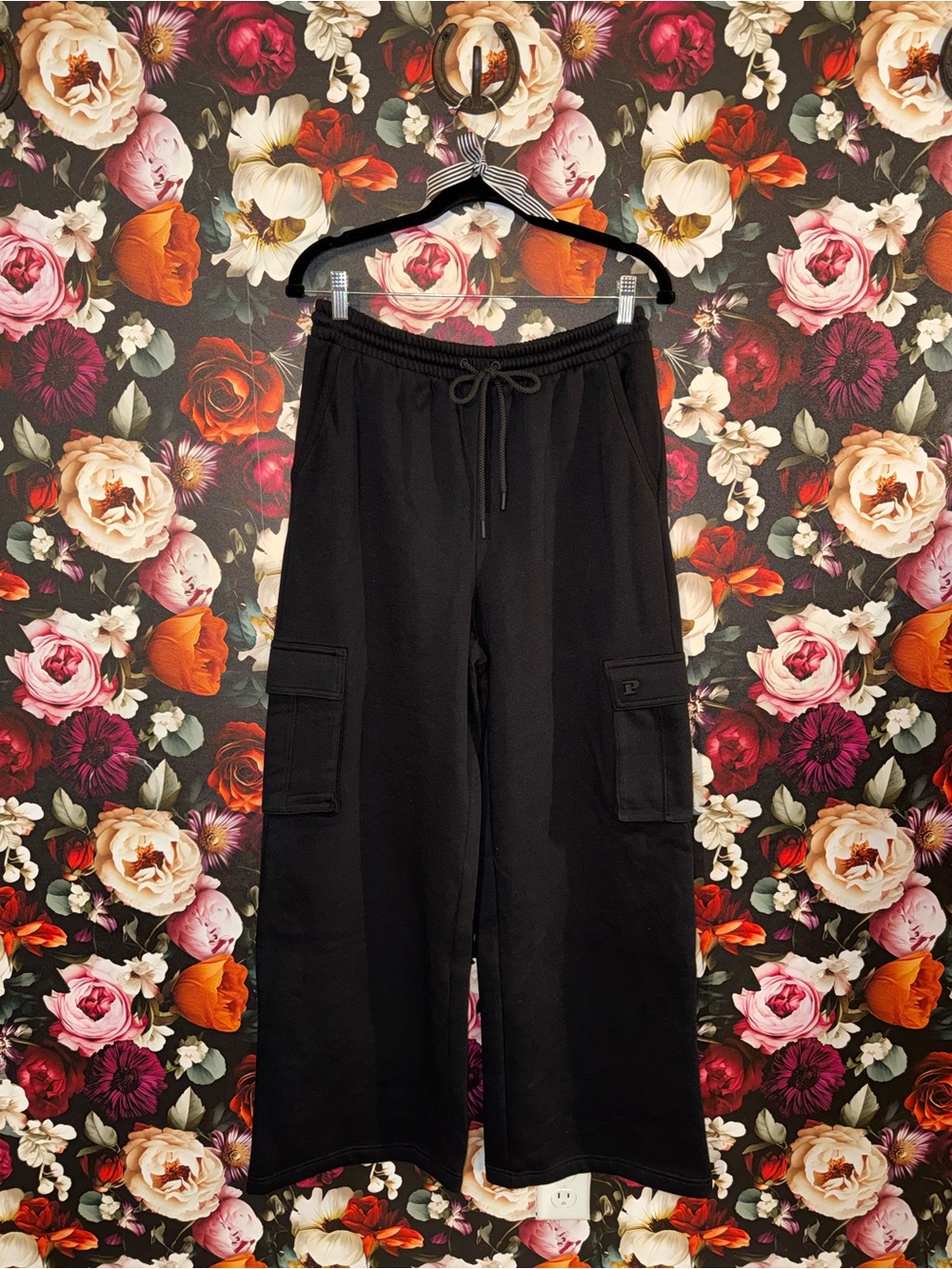 PINK Victoria's Secret Black Wide-Leg Cargo Athleisure Sweatpants, M, NWT